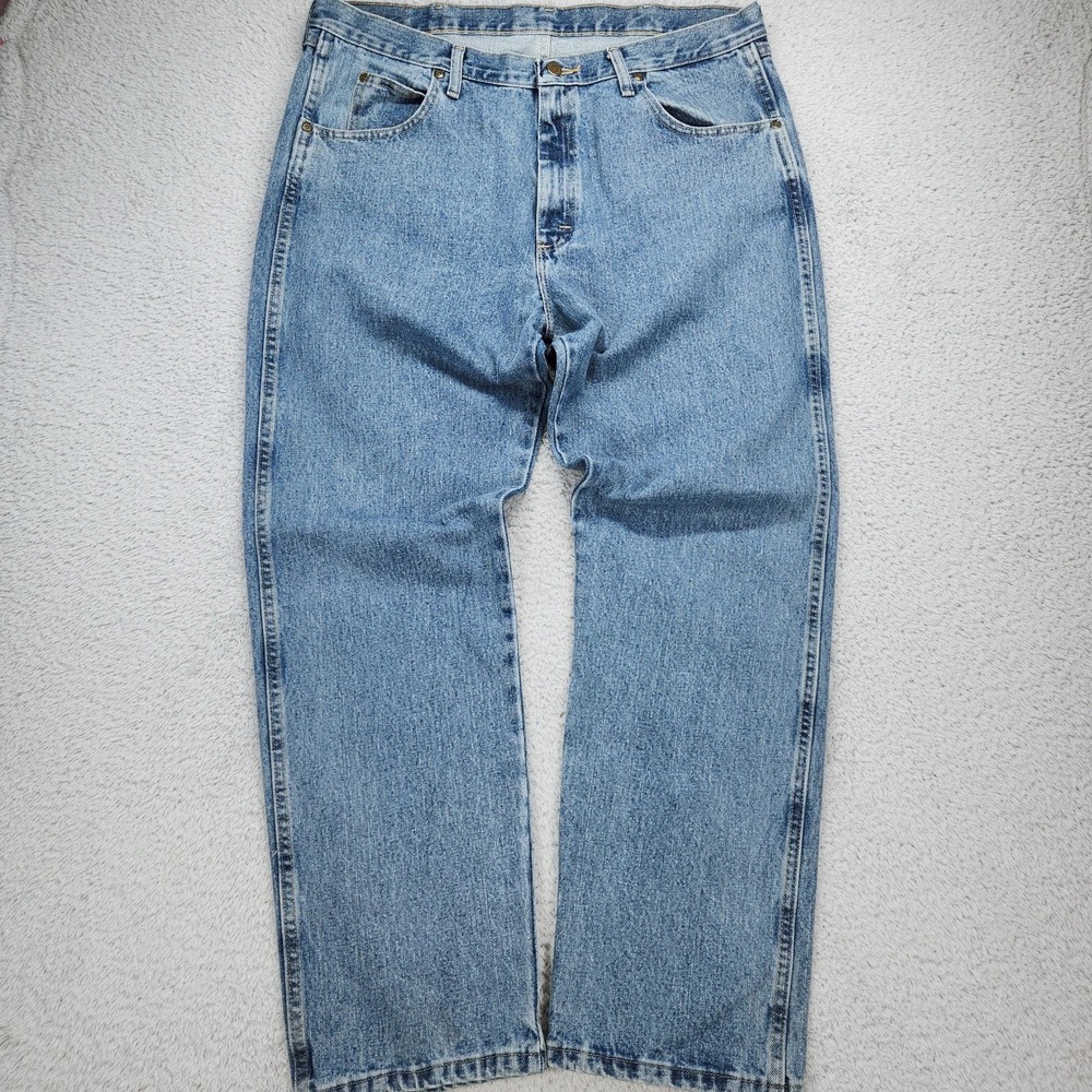 Wrangler Rugged Wear Jeans Mens 38x32 Light Wash Blue Regular Fit Straight Denim